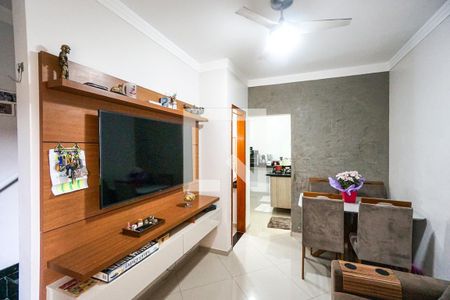 Casa à venda com 75m², 2 quartos e 2 vagasSala