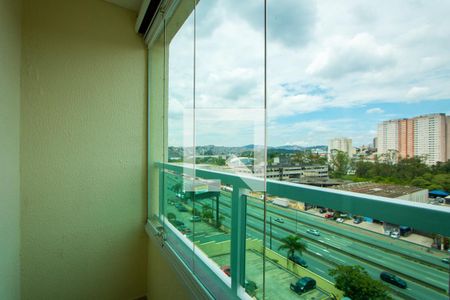 Varanda da sala de apartamento para alugar com 3 quartos, 69m² em Parque São Vicente, Santo André