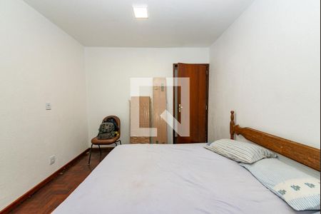 Quarto 1 de apartamento para alugar com 2 quartos, 120m² em Caiçaras, Belo Horizonte