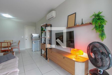 Sala de apartamento à venda com 2 quartos, 70m² em Barra da Tijuca, Rio de Janeiro