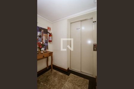 Hall de entrada de apartamento à venda com 3 quartos, 95m² em Santana, Porto Alegre