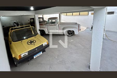 Garagem de casa à venda com 5 quartos, 190m² em Carlos Prates, Belo Horizonte