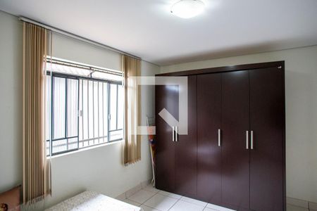 Quarto 1 de casa à venda com 3 quartos, 234m² em Pompéia, Belo Horizonte