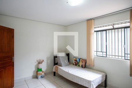 Quarto 1 de casa à venda com 3 quartos, 234m² em Pompéia, Belo Horizonte