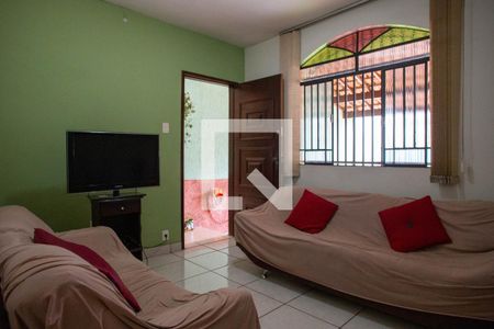 Sala de casa à venda com 3 quartos, 234m² em Pompéia, Belo Horizonte