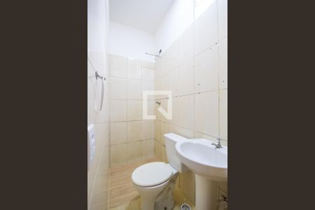 Banheiro de casa para alugar com 1 quarto, 23m² em Santa Maria, Osasco