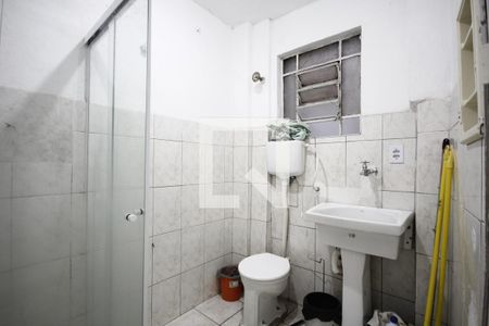 Banheiro de kitnet/studio para alugar com 1 quarto, 30m² em Liberdade, São Paulo