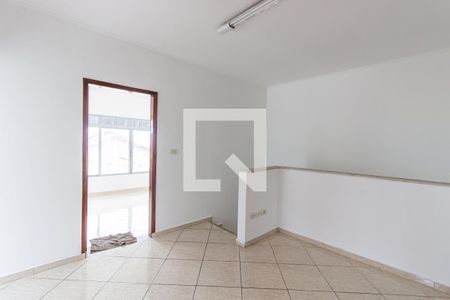 Escada de casa para alugar com 3 quartos, 200m² em Jardim Alto Pedroso, São Paulo