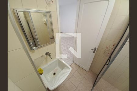 Banheiro de apartamento para alugar com 1 quarto, 36m² em Centro, São Vicente