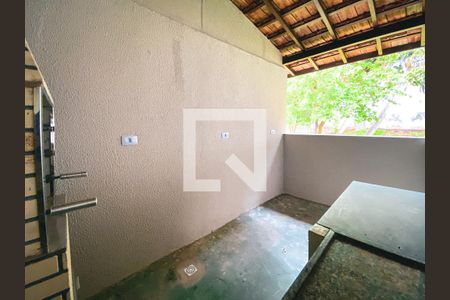 Quintal de casa para alugar com 6 quartos, 300m² em Vila Pirajussara, São Paulo