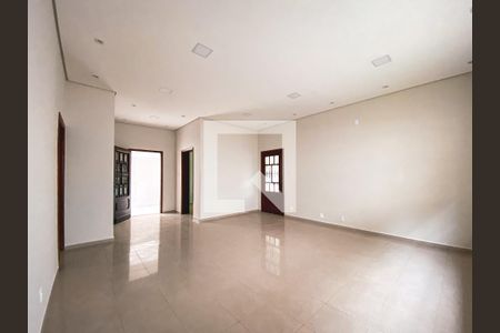 Sala de casa para alugar com 6 quartos, 300m² em Vila Pirajussara, São Paulo