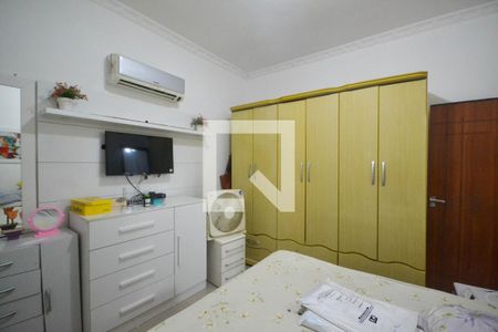 Quarto 1 de casa para alugar com 3 quartos, 300m² em Centro, Nilópolis