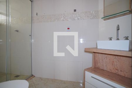 Banheiro de apartamento à venda com 1 quarto, 58m² em Petrópolis, Porto Alegre