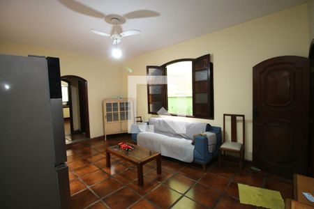 Sala de casa à venda com 3 quartos, 256m² em Penha, Rio de Janeiro