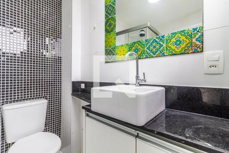 Banheiro da Suíte de apartamento para alugar com 2 quartos, 67m² em Vila Madalena, São Paulo