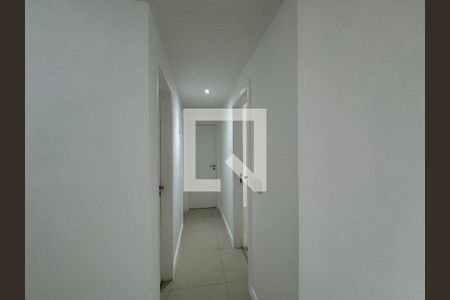 Corredor de apartamento para alugar com 3 quartos, 103m² em Recreio dos Bandeirantes, Rio de Janeiro