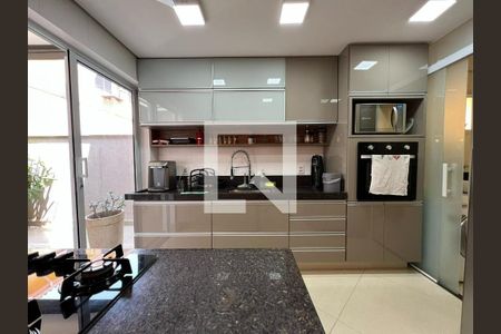 Casa à venda com 3 quartos, 130m² em Vila Carrão, São Paulo