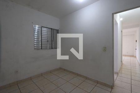 Quarto 1 de casa para alugar com 2 quartos, 52m² em Parque São Rafael, São Paulo