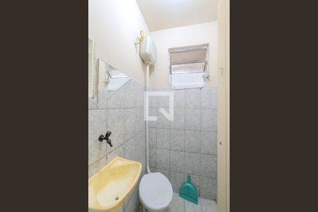 Banheiro de kitnet/studio para alugar com 1 quarto, 20m² em Liberdade, São Paulo