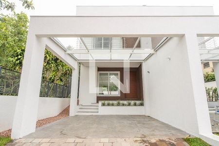 Casa à venda com 284m², 3 quartos e 4 vagas Casa à venda com 284m², 3 quartos e 4 vagasFachada