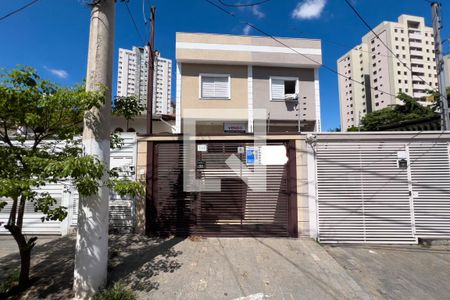 Casa à venda com 141m², 3 quartos e 3 vagas Casa à venda com 141m², 3 quartos e 3 vagasFachada
