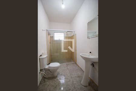 Banheiro de kitnet/studio para alugar com 1 quarto, 30m² em Parque das Laranjeiras, Sorocaba