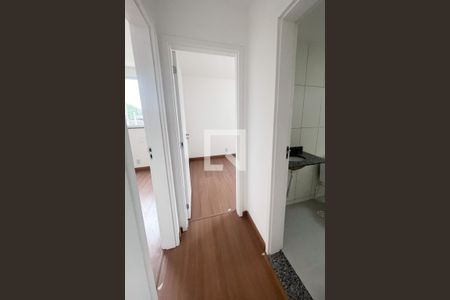 Corredor de apartamento para alugar com 2 quartos, 51m² em Chácaras Rio-petrópolis, Duque de Caxias