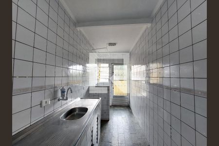 Cozinha de casa para alugar com 1 quarto, 12m² em Jardim Lallo, São Paulo