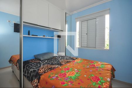 Quarto 1 de apartamento para alugar com 2 quartos, 57m² em Parque Pinheiros, Taboão da Serra