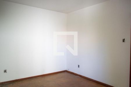 Sala de casa à venda com 4 quartos, 200m² em Medianeira, Porto Alegre