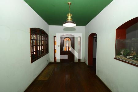 Hall de entrada de casa para alugar com 5 quartos, 600m² em Capela do Socorro, São Paulo