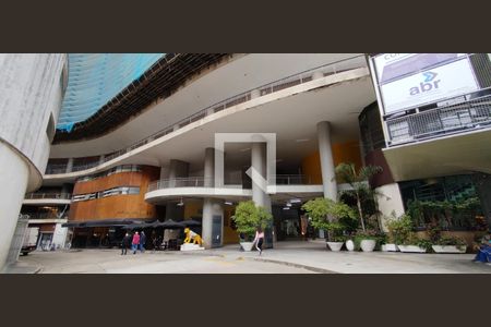 Apartamento à venda com 274m², 2 quartos e 1 vaga Apartamento à venda com 274m², 2 quartos e 1 vagaFachada