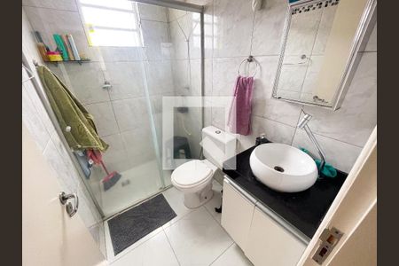 Banheiro de apartamento à venda com 2 quartos, 49m² em Jardim Riacho das Pedras, Contagem