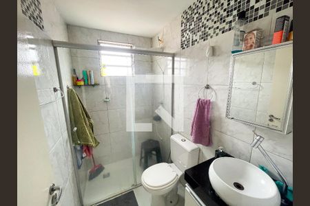 Banheiro de apartamento à venda com 2 quartos, 49m² em Jardim Riacho das Pedras, Contagem