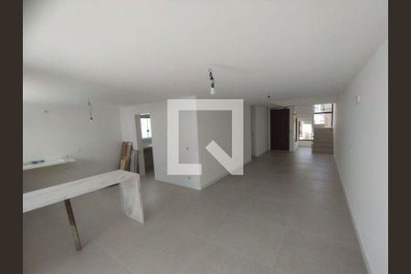 Casa à venda com 3 quartos, 206m² em Camboinhas, Niterói