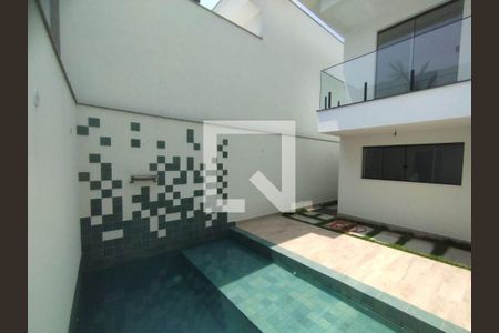 Casa à venda com 3 quartos, 202m² em Camboinhas, Niterói