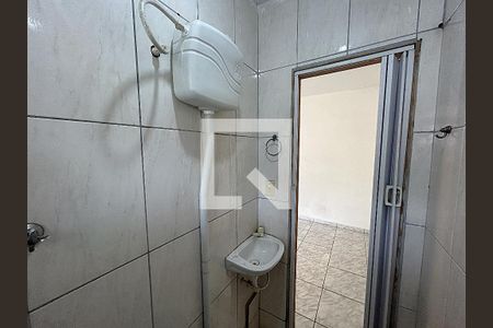 Banheiro de kitnet/studio para alugar com 1 quarto, 12m² em Vila Valqueire, Rio de Janeiro