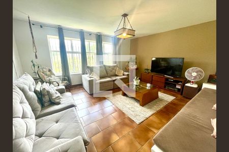 Sala de TV de casa à venda com 3 quartos, 1546m² em Casa Branca, Jundiaí