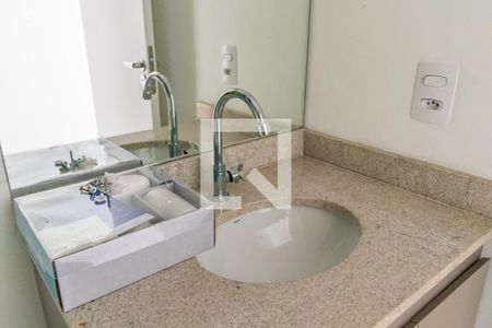 Banheiro de apartamento para alugar com 1 quarto, 47m² em Jardim Tupanci, Barueri