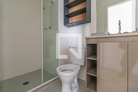 Banheiro de apartamento para alugar com 1 quarto, 47m² em Jardim Tupanci, Barueri