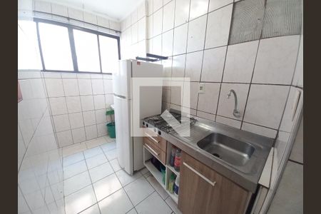 Cozinha de apartamento para alugar com 1 quarto, 60m² em Itararé, São Vicente