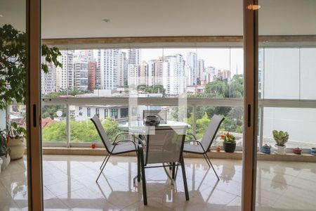 Vista da Sala de apartamento à venda com 3 quartos, 170m² em Pacaembu, São Paulo