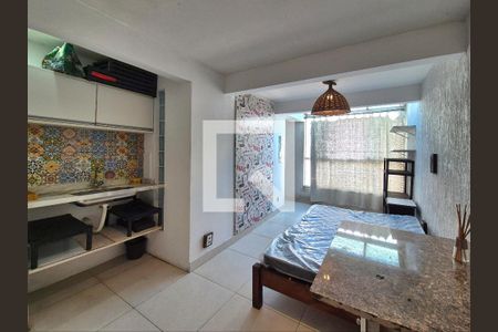 Sala/Quarto de kitnet/studio para alugar com 1 quarto, 29m² em Recreio dos Bandeirantes, Rio de Janeiro