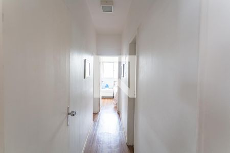 Corredor de apartamento para alugar com 3 quartos, 90m² em Santa Efigênia, Belo Horizonte