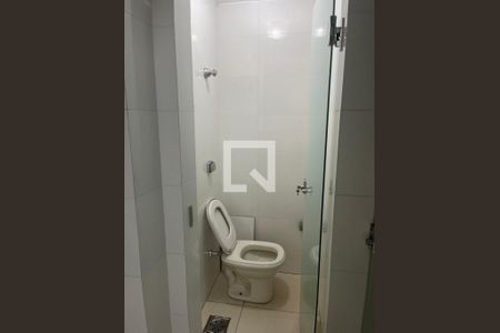 Banheiro de apartamento para alugar com 2 quartos, 90m² em Carlos Prates, Belo Horizonte