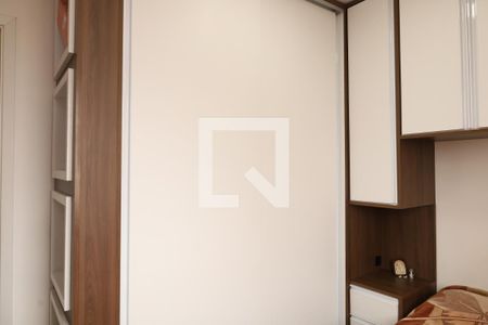 Quarto 2 de apartamento para alugar com 2 quartos, 47m² em Vila Carmosina, São Paulo