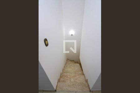 Casa à venda com 165m², 3 quartos e 2 vagas Casa à venda com 165m², 3 quartos e 2 vagasEscada Quartos/Sala