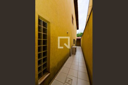 Casa à venda com 165m², 3 quartos e 2 vagas Casa à venda com 165m², 3 quartos e 2 vagasCorredor Lateral