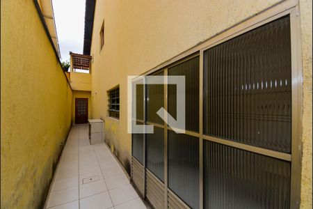 Casa à venda com 165m², 3 quartos e 2 vagas Casa à venda com 165m², 3 quartos e 2 vagasCorredor Lateral