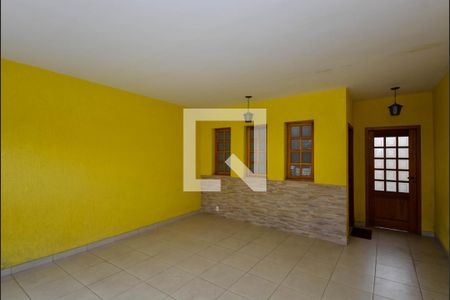 Casa à venda com 165m², 3 quartos e 2 vagas Casa à venda com 165m², 3 quartos e 2 vagasGaragem